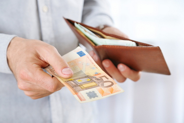 Mit Geld bezahlen Mit Geld bezahlen