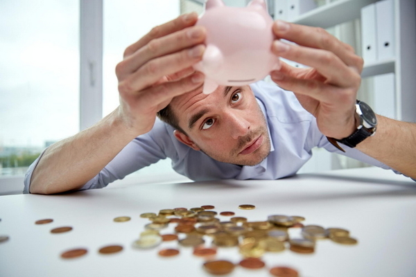 Wenig Geld im Sparschwein Wenig Geld im Sparschwein